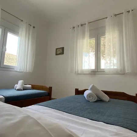 Eirini's House - Mikri Vigla, Nr Beach Villa